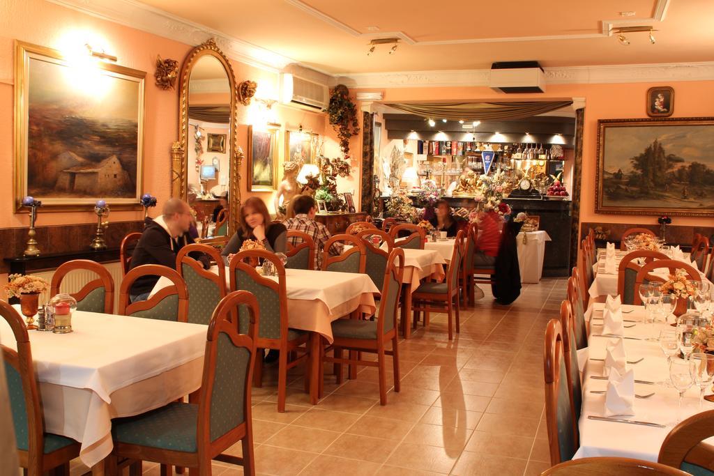 Hotel Vila Tina Ζάγκρεμπ Εξωτερικό φωτογραφία