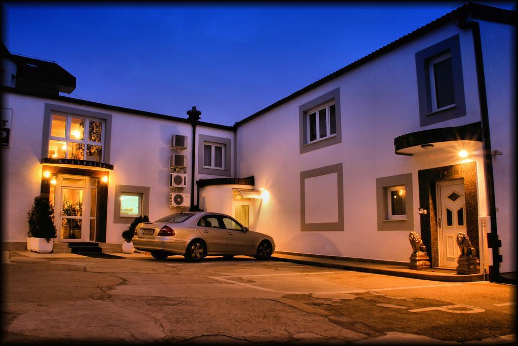 Hotel Vila Tina Ζάγκρεμπ Εξωτερικό φωτογραφία