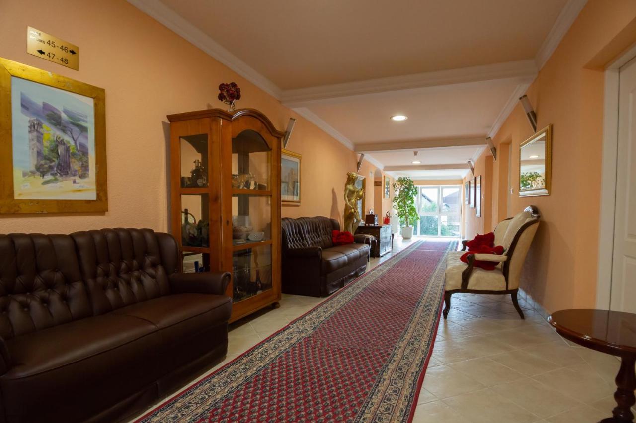 Hotel Vila Tina Ζάγκρεμπ Εξωτερικό φωτογραφία